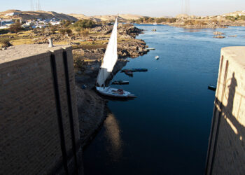 10_AswanDam_ClaudeLeRoux_600