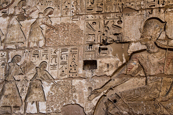 Luxor_Counting-hands_6401